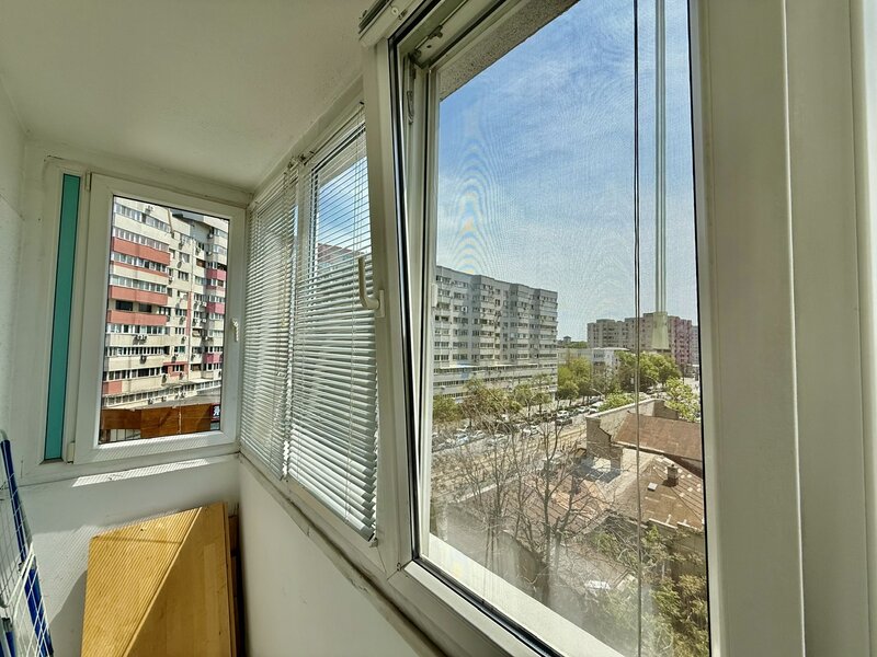Victoriei, Bd. Ion Mihalache, vizavi de Mega Image.